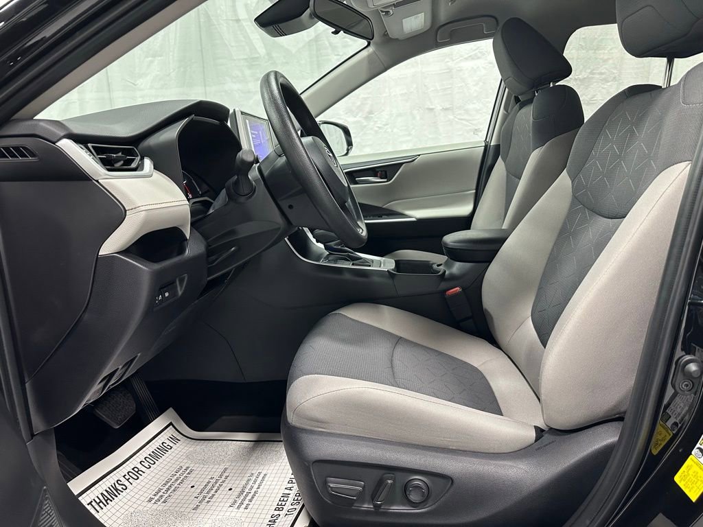Used 2025 Toyota RAV4 XLE image 14
