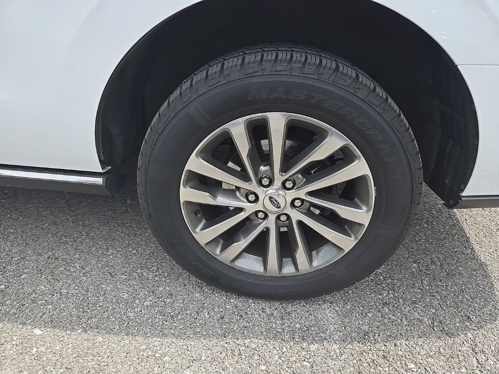 Used 2018 Ford Expedition Limited w/ Equipment Group 301A AWD/4WD image 12