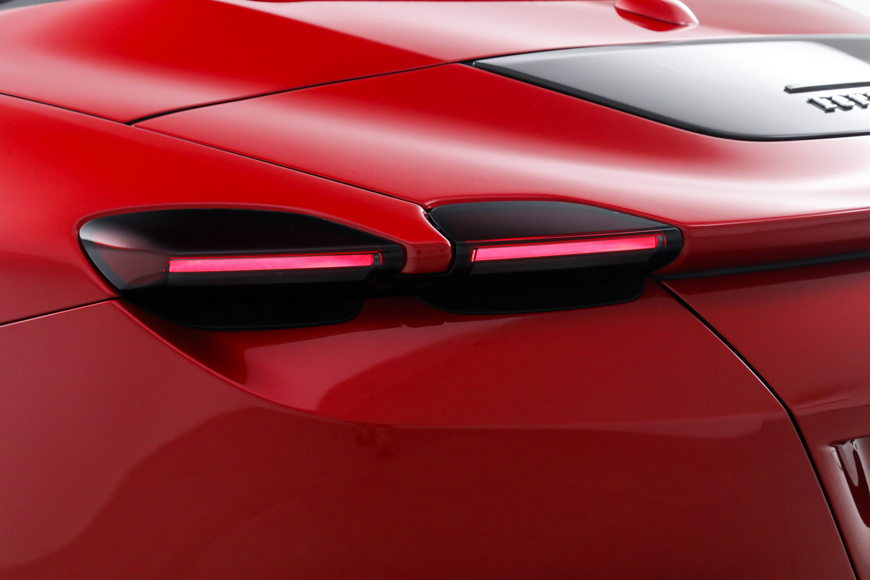 Certified 2025 Ferrari Roma Spider RWD image 20