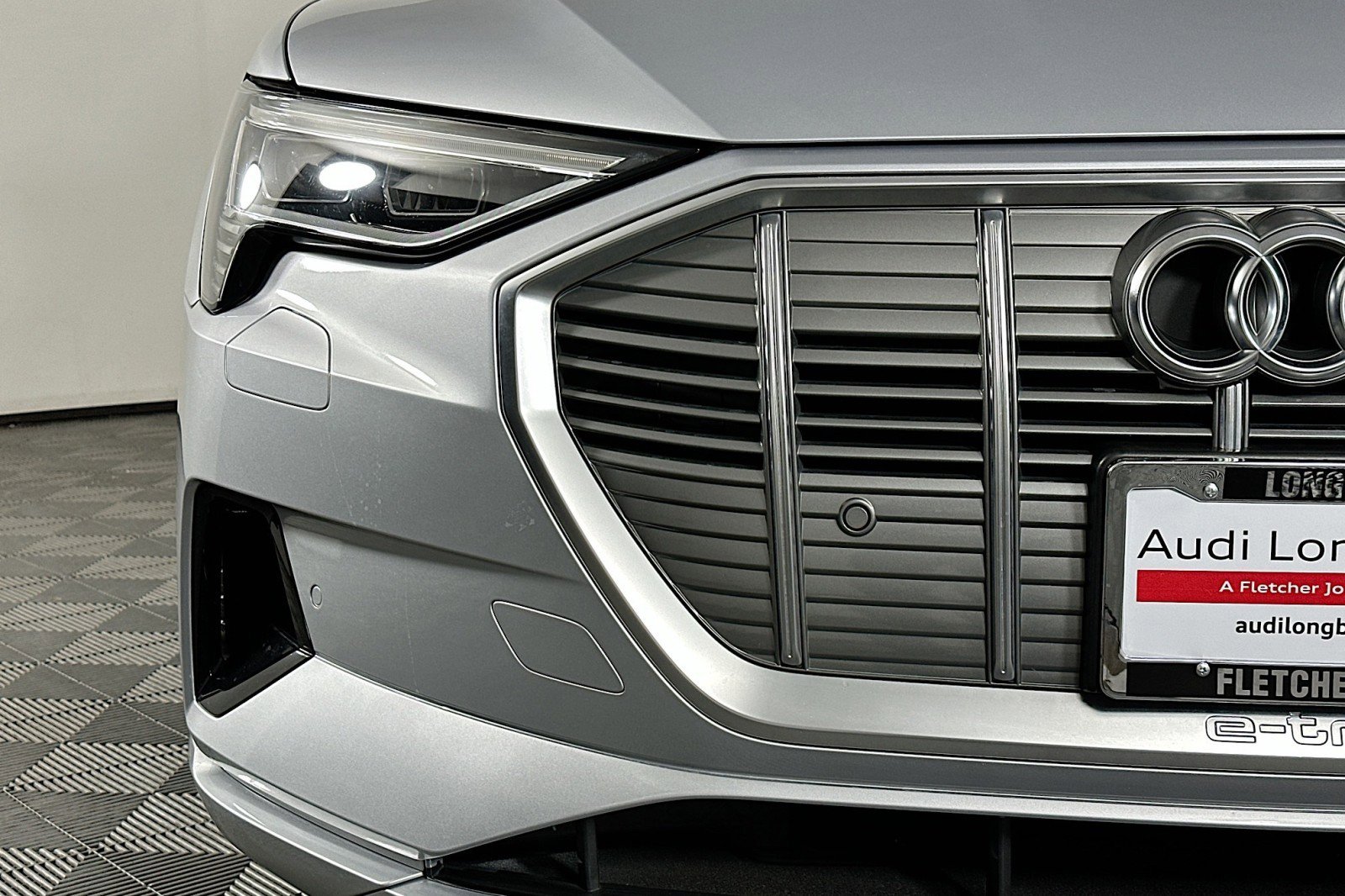 Used 2023 Audi e-tron Premium image 16