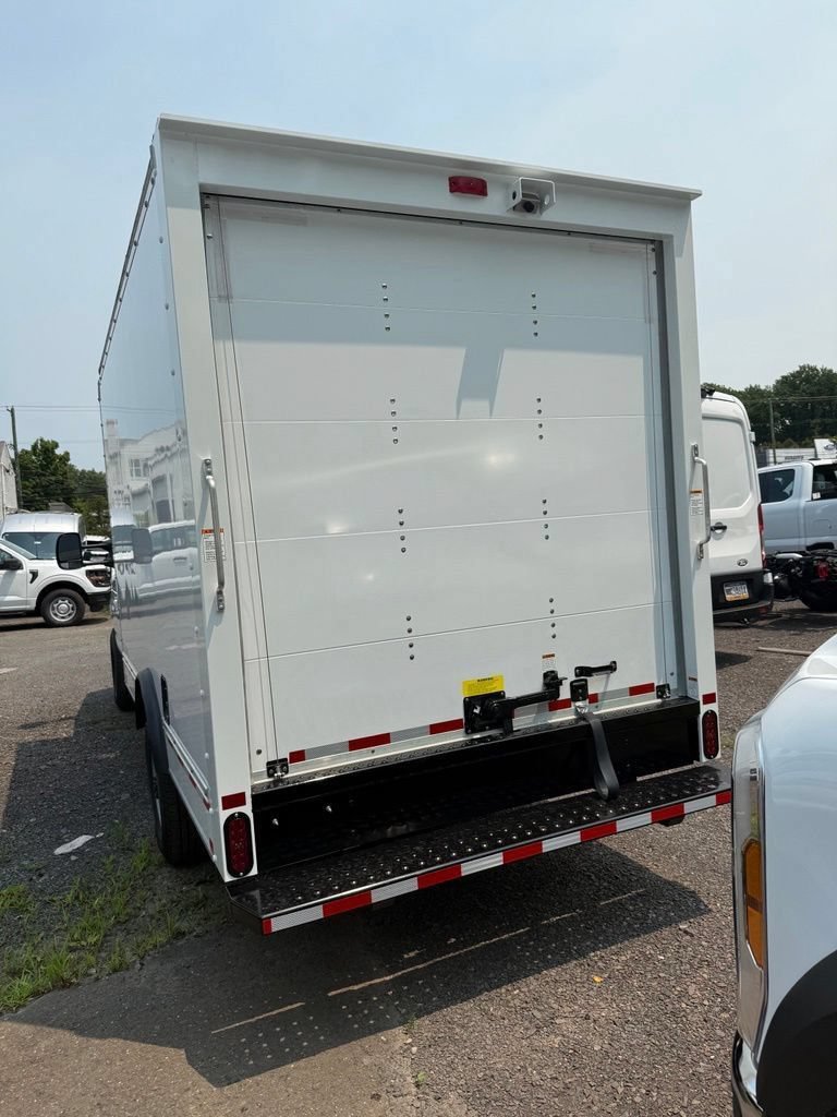 New 2027 Ford E-350 and Econoline 350 Super Duty w/ Driver's Safety Package RWD image 5