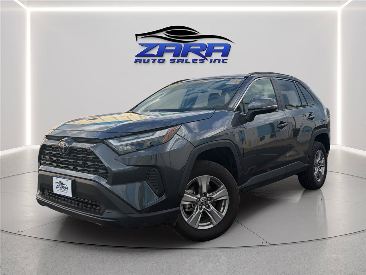 Used 2025 Toyota RAV4 XLE FWD image 1
