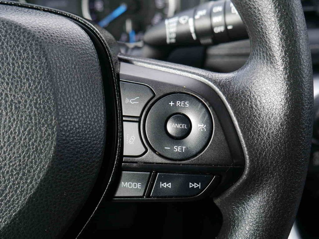 Used 2021 Toyota RAV4 XLE image 39