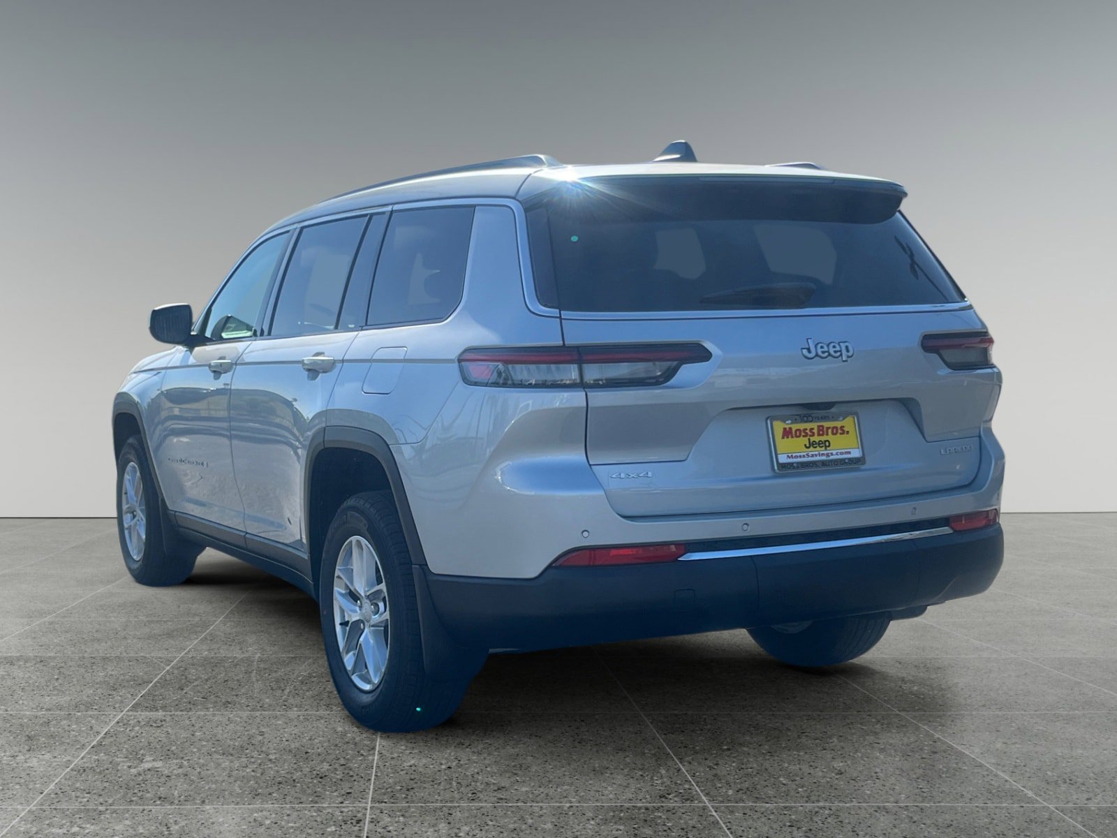 New 2026 Jeep Grand Cherokee L Laredo w/ MOPAR Finishing Package AWD/4WD image 3