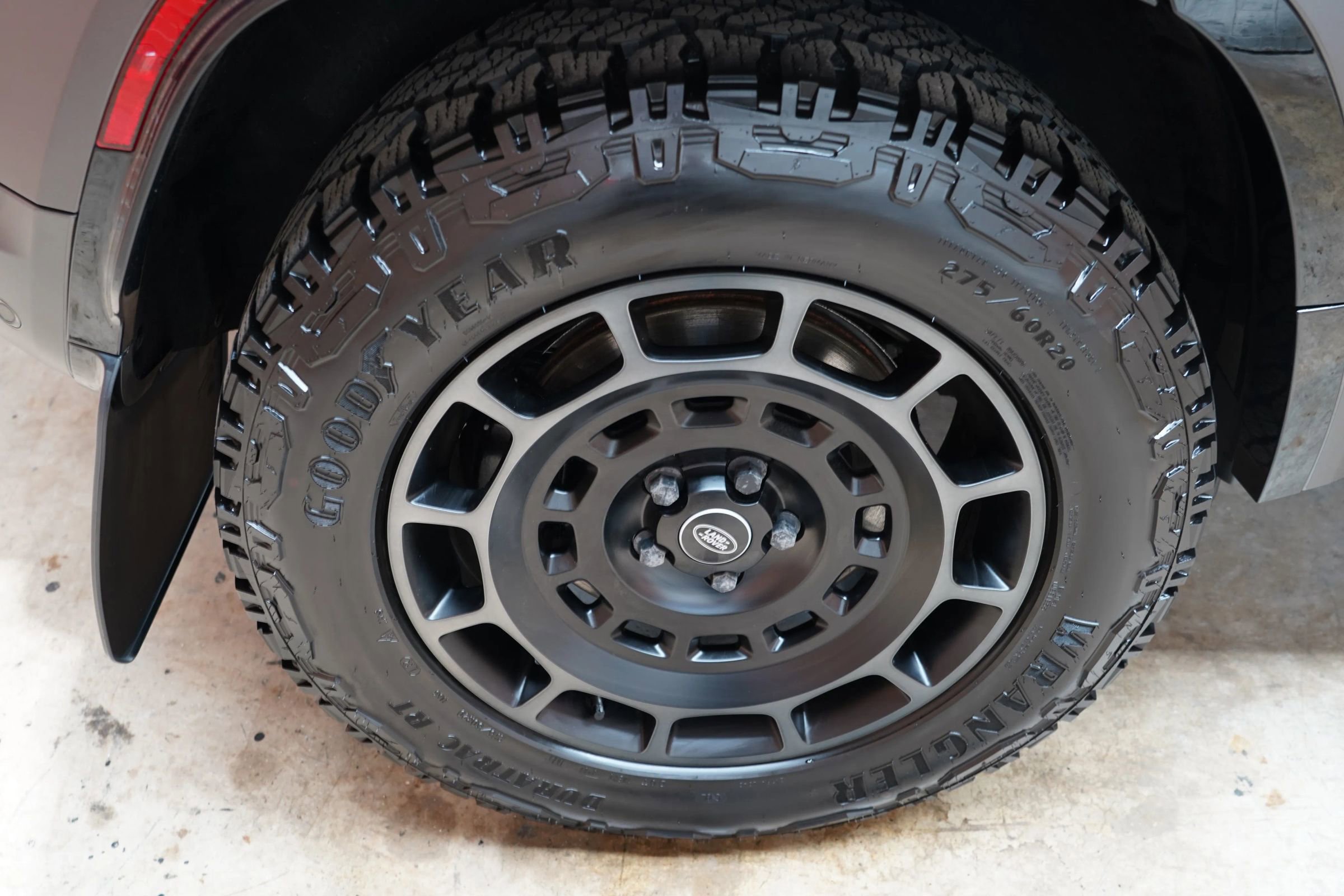 Used 2025 Land Rover Defender 110 image 79