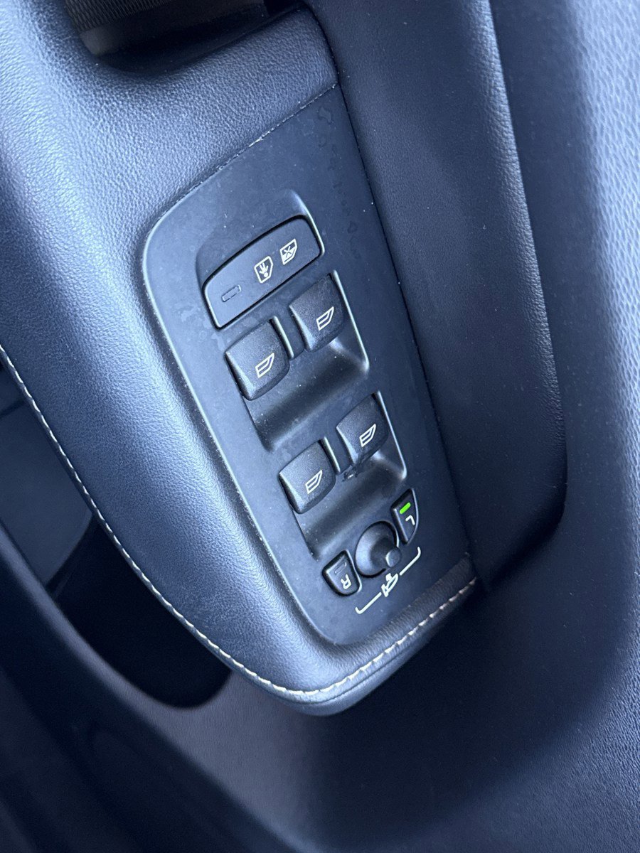 Used 2020 Volvo XC60 T5 Inscription w/ Protection Package Premier image 18