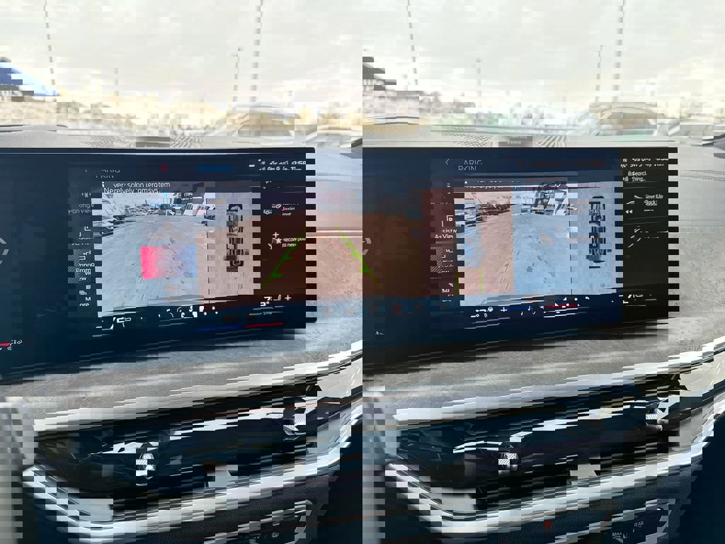 Used 2025 BMW X7 M60i image 16