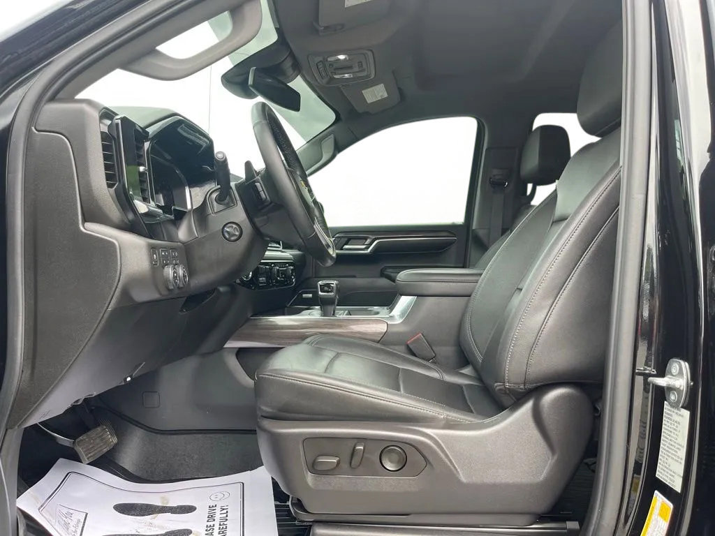 Used 2024 Chevrolet Silverado 1500 LTZ AWD/4WD image 14