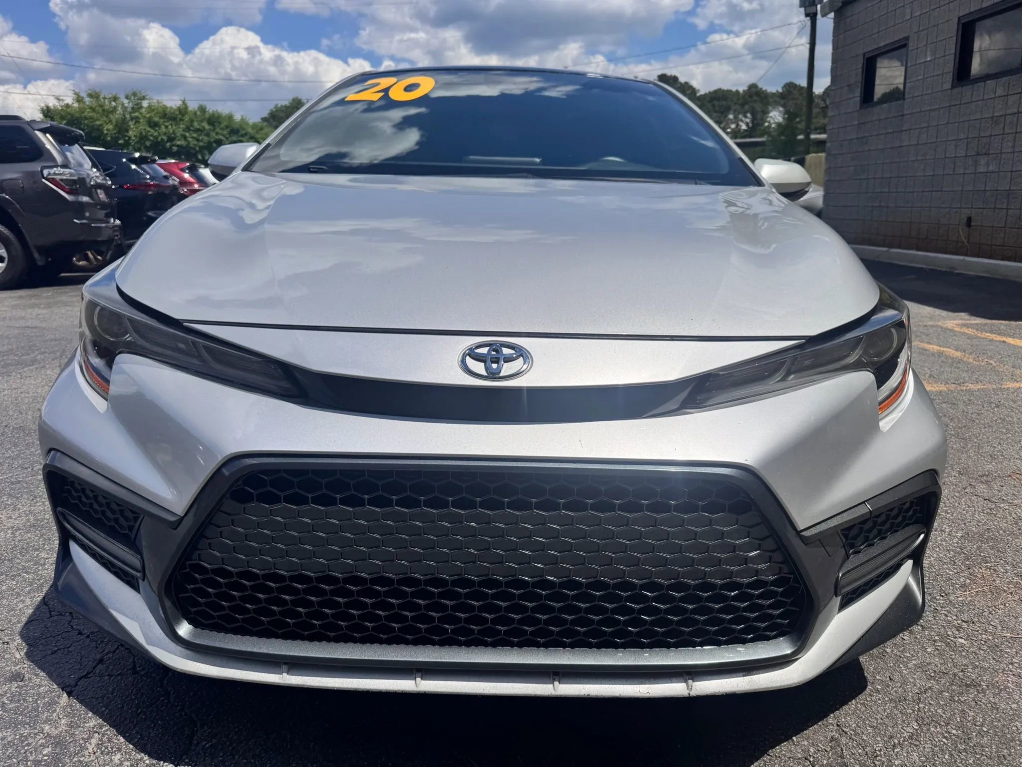 Used 2020 Toyota Corolla SE FWD image 2