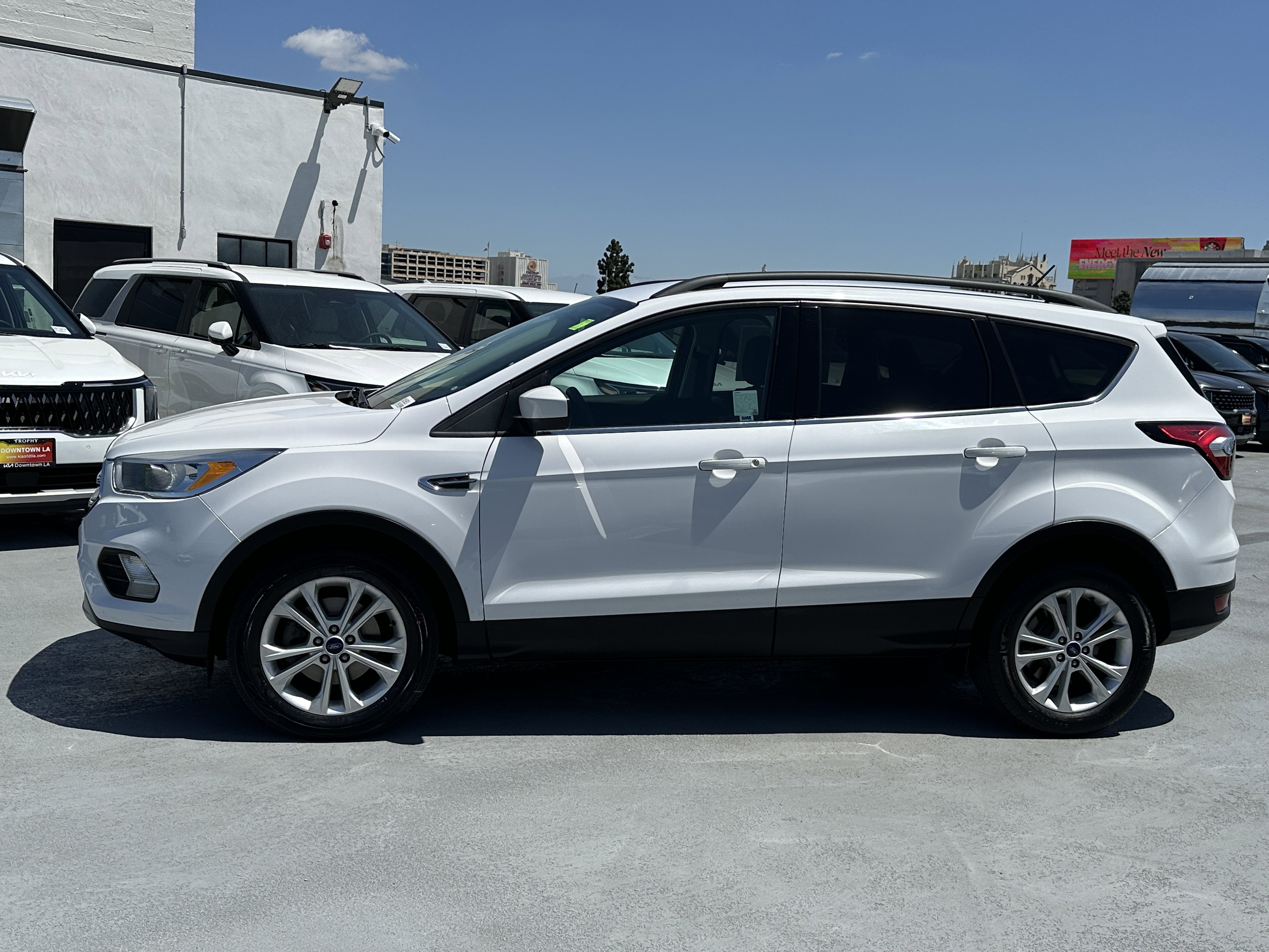 Used 2018 Ford Escape SE FWD image 3