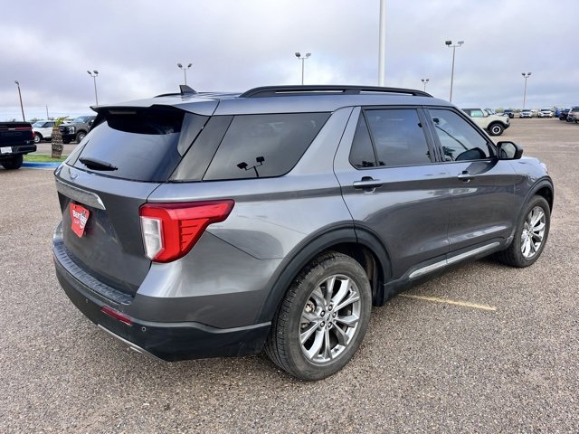 Used 2021 Ford Explorer XLT w/ Equipment Group 202A image 4