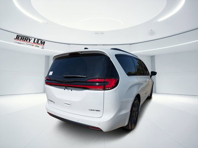 New 2026 Chrysler Pacifica Limited w/ S Appearance Package FWD image 3