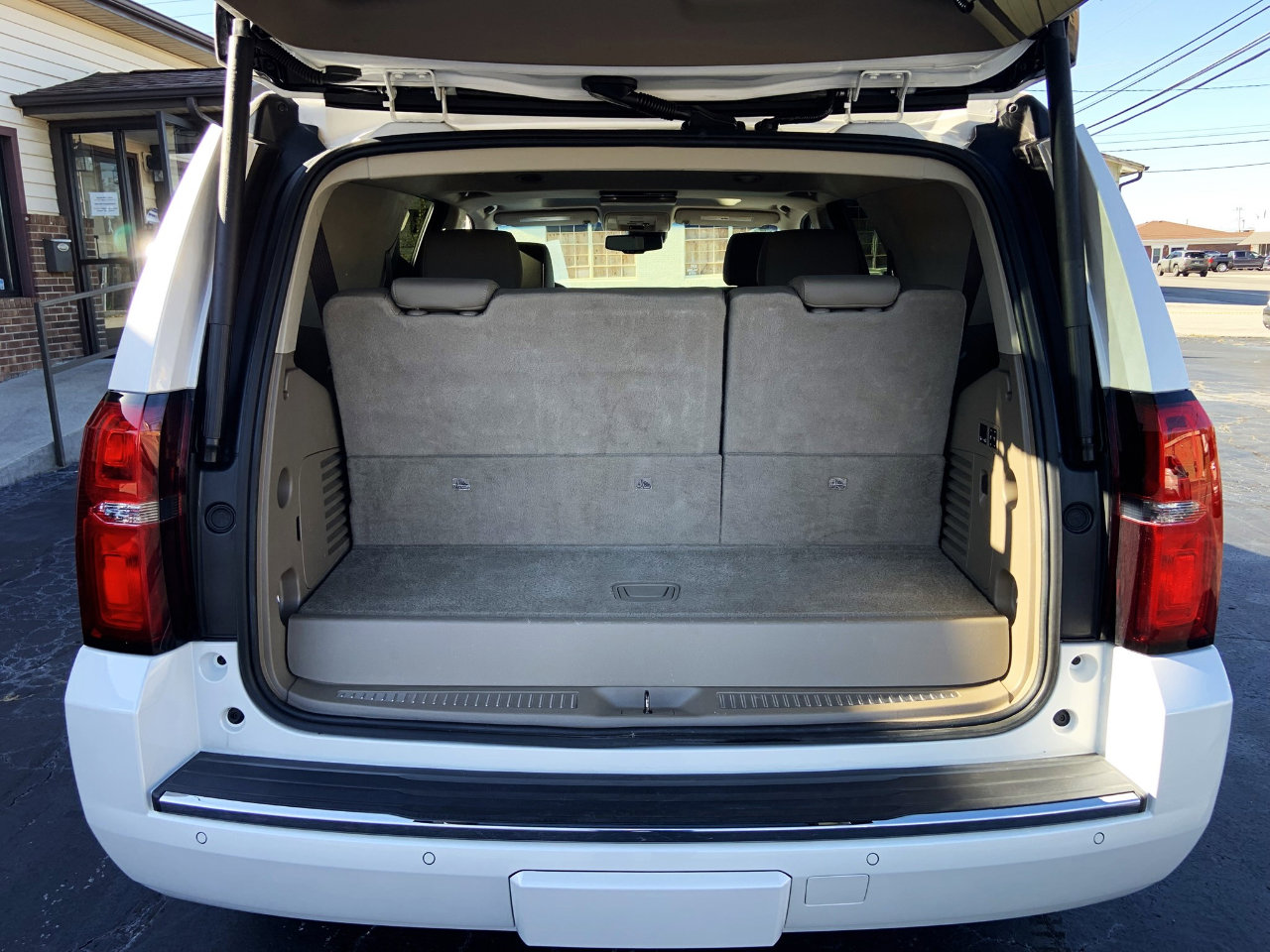 Used 2020 Chevrolet Tahoe Premier w/ 6.2L Performance Package image 16