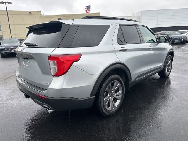 Used 2023 Ford Explorer XLT w/ Equipment Group 202A image 5