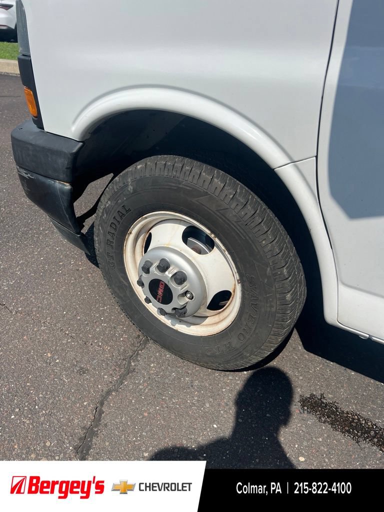 Used 2018 GMC Savana 3500 Extended w/ Driver Convenience Package RWD image 5