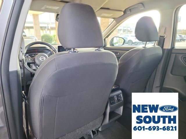 Used 2024 Nissan Rogue S image 27