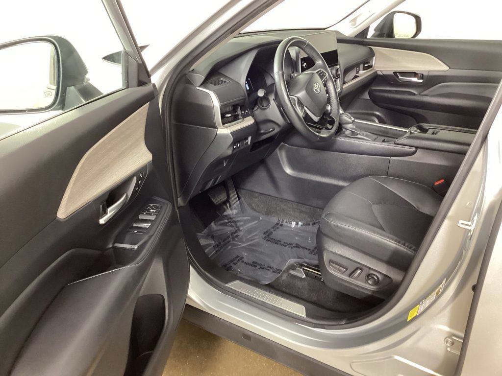 Used 2024 Toyota Grand Highlander AWD image 11