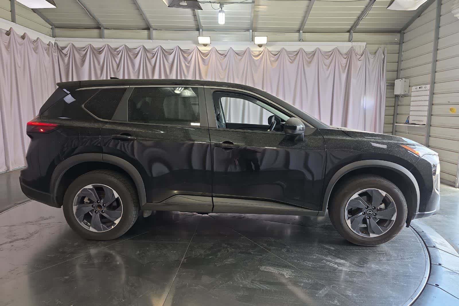 Used 2025 Nissan Rogue SV FWD image 9