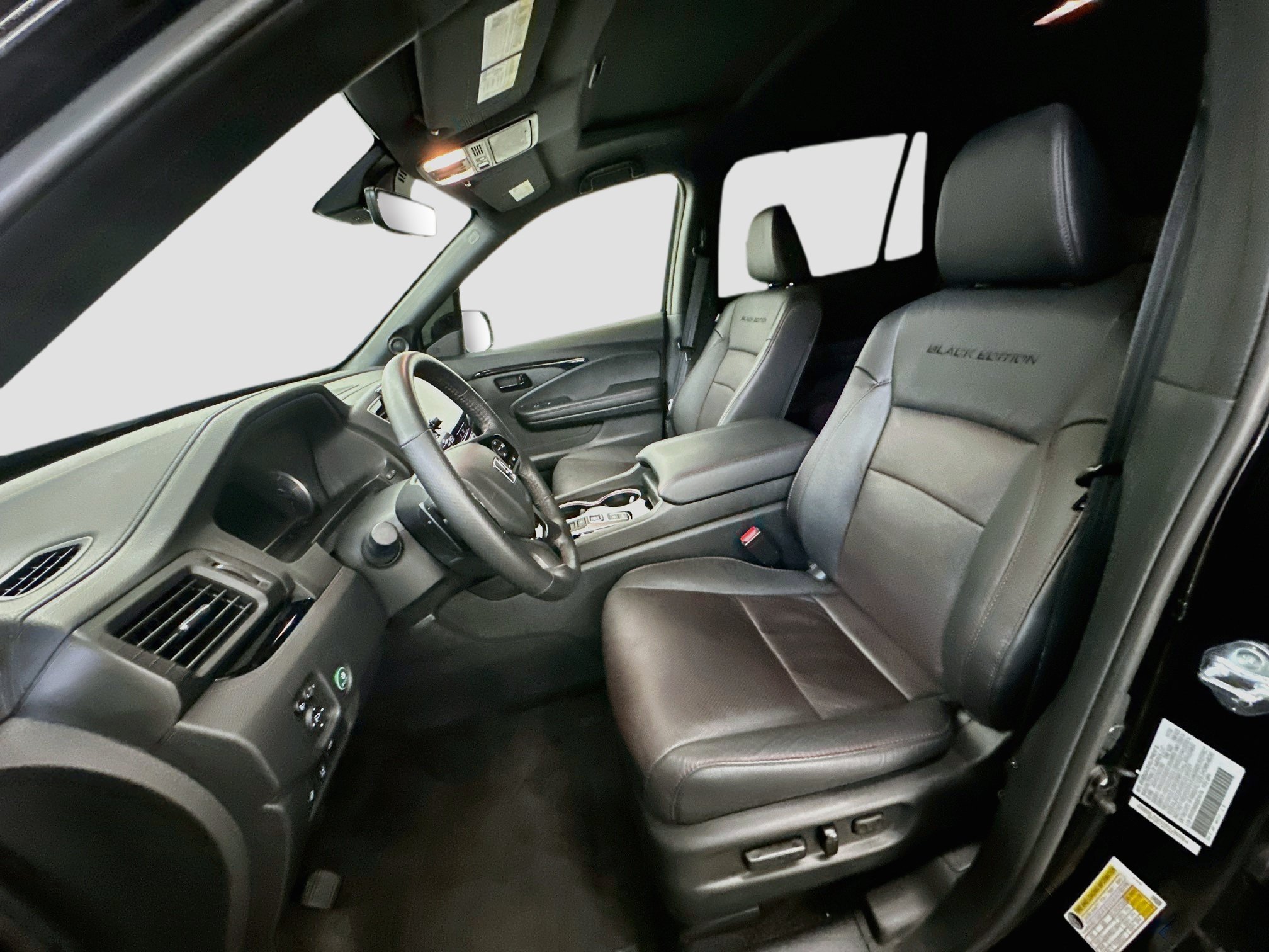 Used 2025 Honda Passport Black Edition image 13