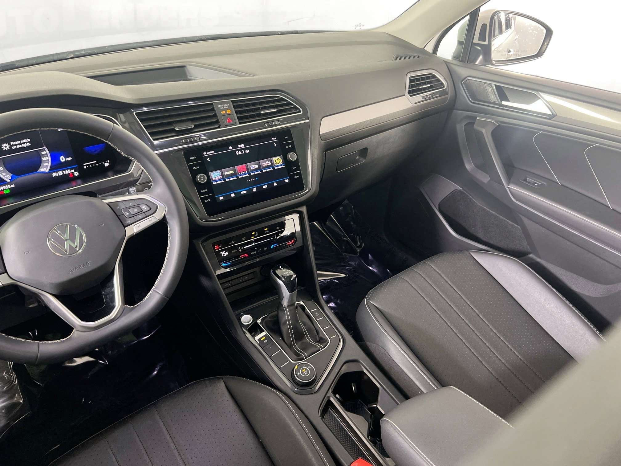 Used 2023 Volkswagen Tiguan SE image 23