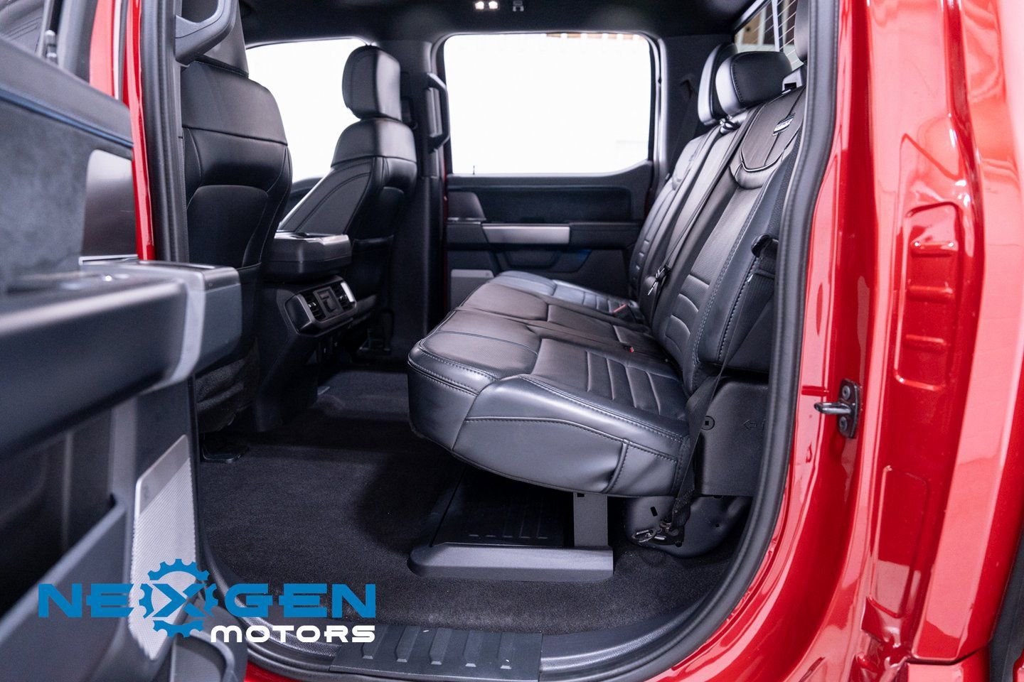 Used 2024 Ford F150 Platinum image 43