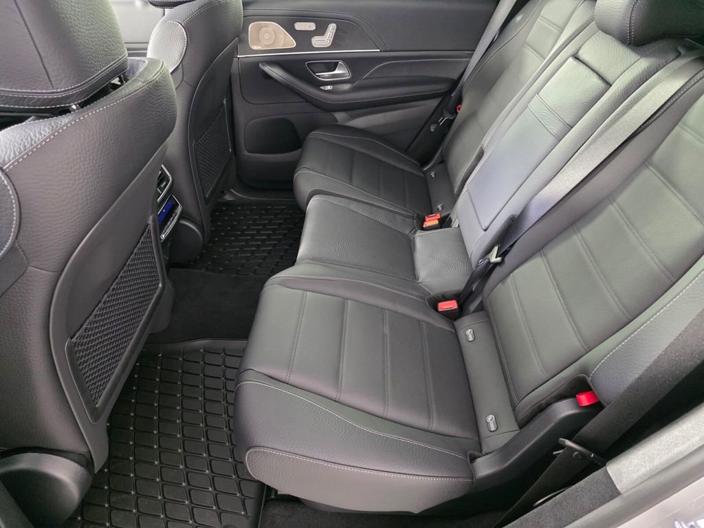 New 2026 Mercedes-Benz GLS 580 4MATIC image 11