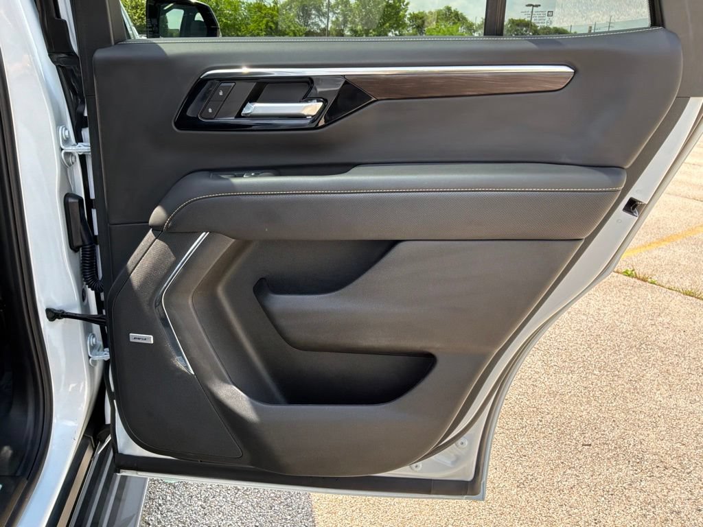 Used 2026 Chevrolet Tahoe Premier AWD/4WD image 29
