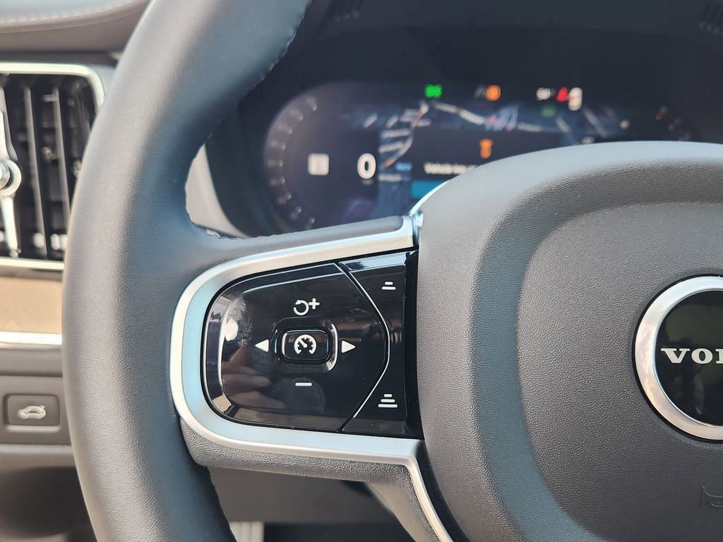 New 2026 Volvo XC60 B5 Ultra w/ Climate Package image 17