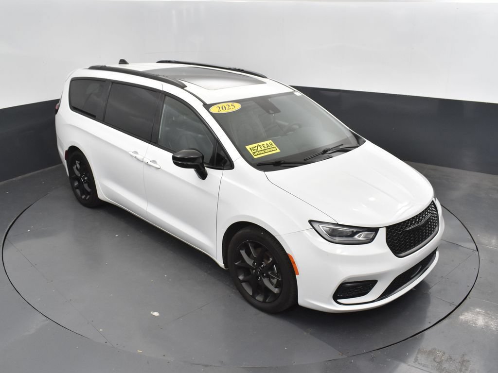Used 2025 Chrysler Pacifica Limited FWD image 41