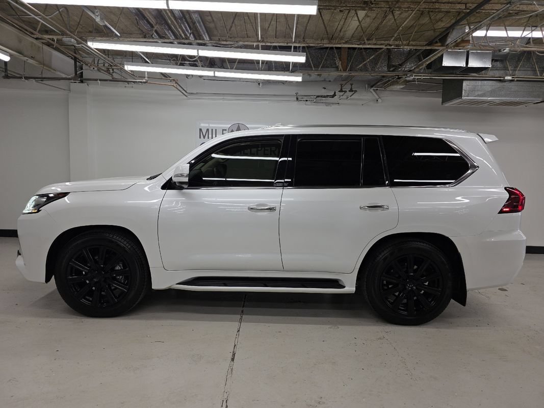 Used 2017 Lexus LX 570 4WD w/ Luxury Package image 6