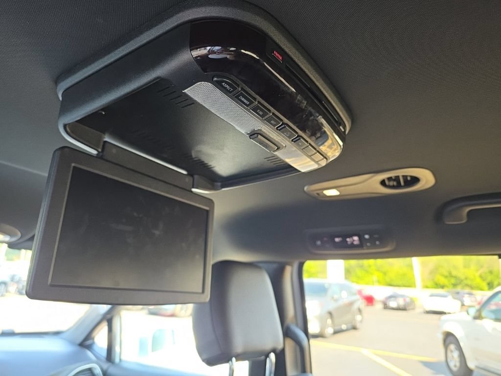 Used 2020 Chrysler Pacifica Touring-L FWD image 13