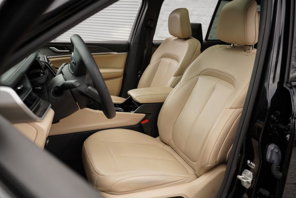 Used 2023 Jeep Grand Cherokee 4WD 4xe w/ Luxury Tech Group II image 23