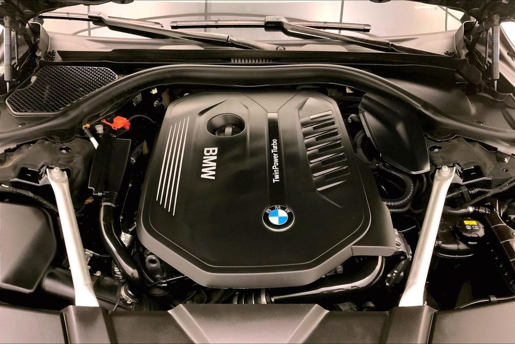 Used 2019 BMW 740i w/ Executive Package RWD image 9