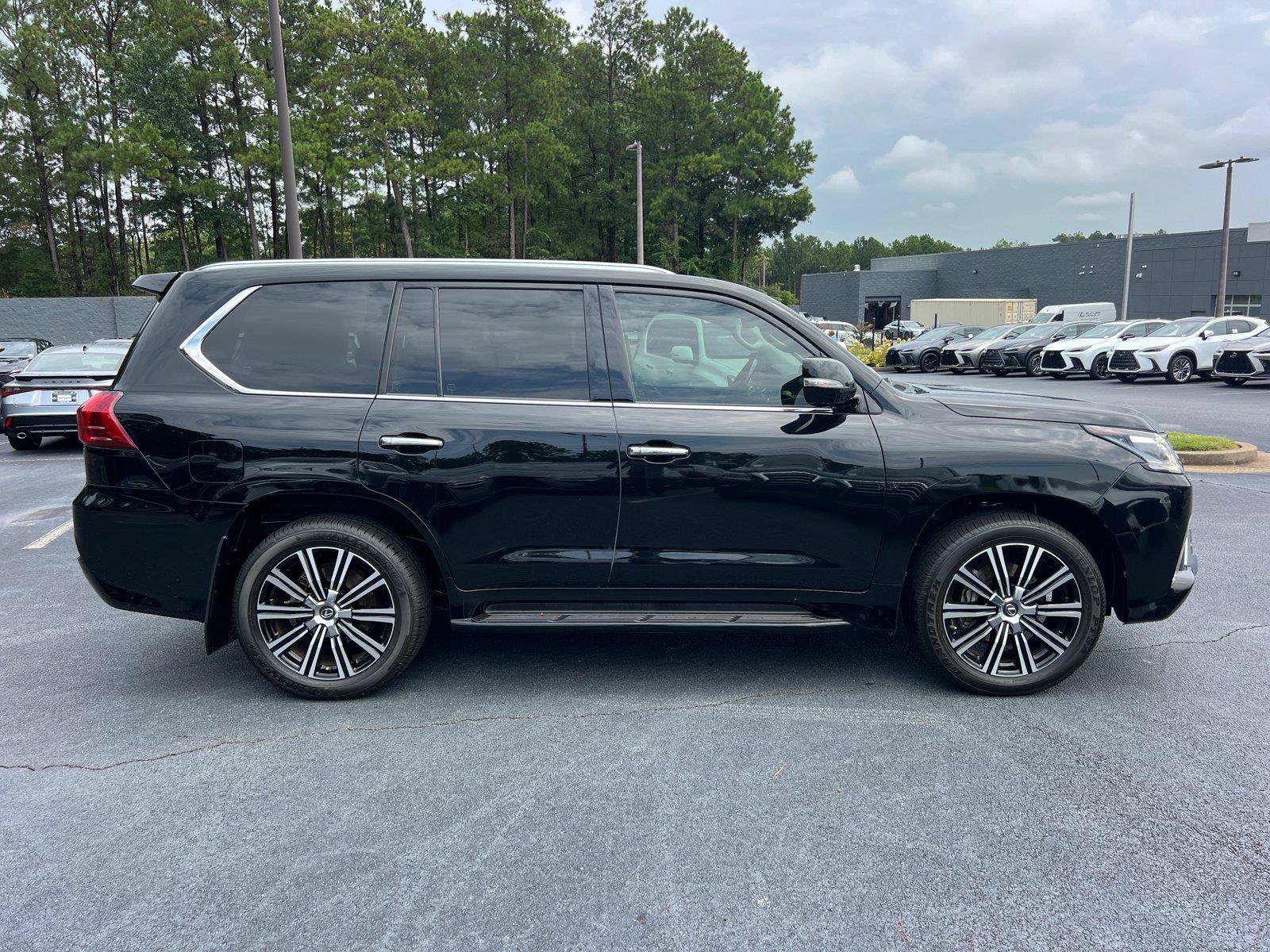 Used 2020 Lexus LX 570 4WD w/ Luxury Package image 4