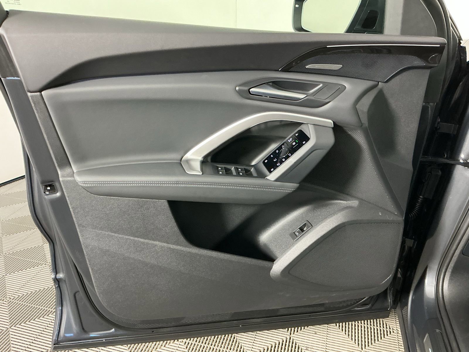 Used 2025 Audi Q5 Premium Plus w/ Premium Plus image 19