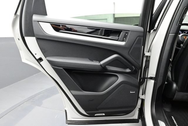 Certified 2025 Porsche Cayenne S AWD/4WD image 13