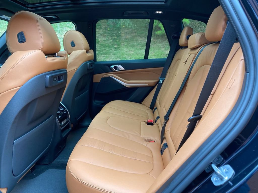 Used 2022 BMW X5 xDrive40i w/ M Sport Package AWD/4WD image 49