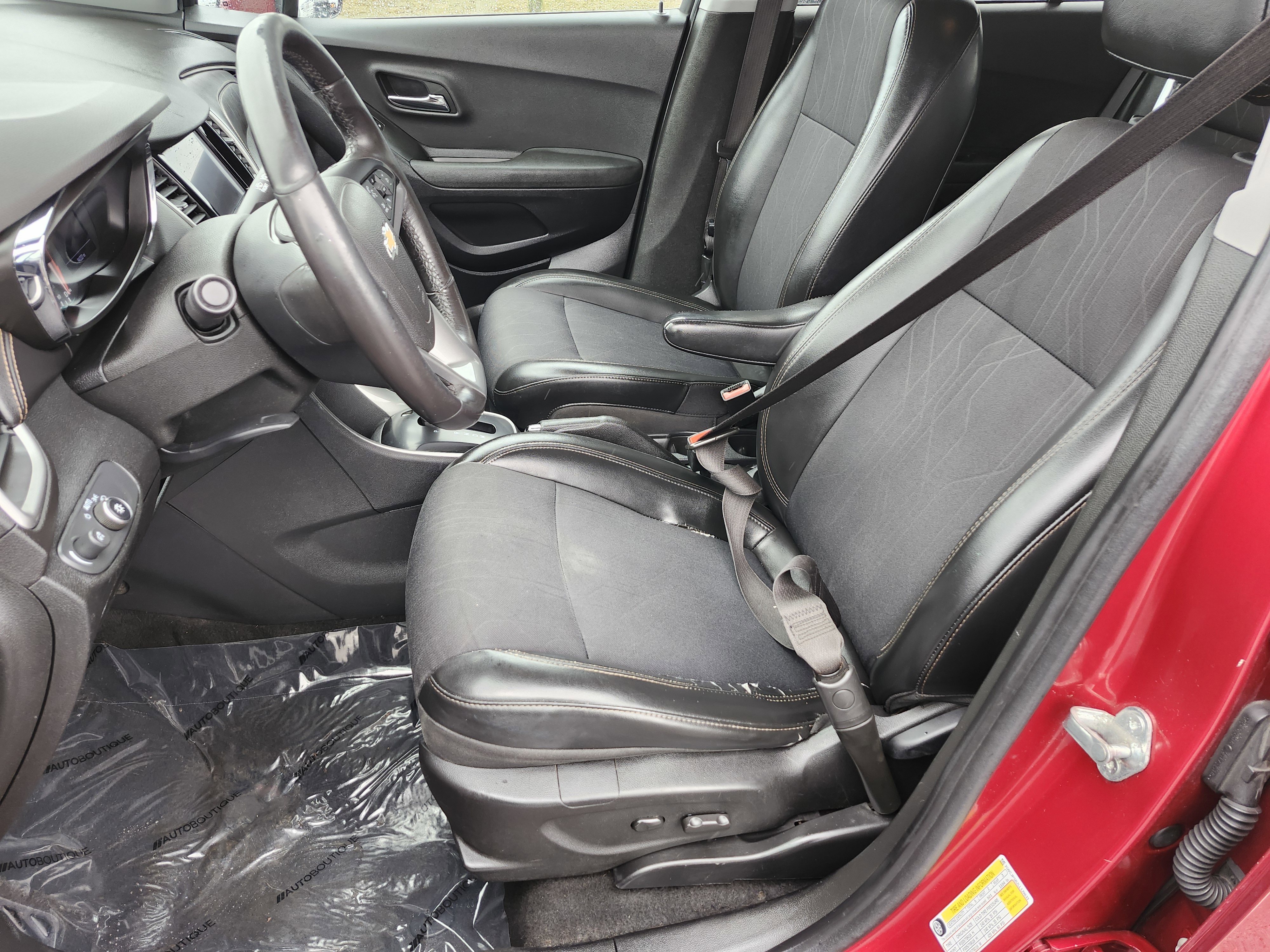 Used 2020 Chevrolet Trax LT w/ Driver Confidence Package image 24