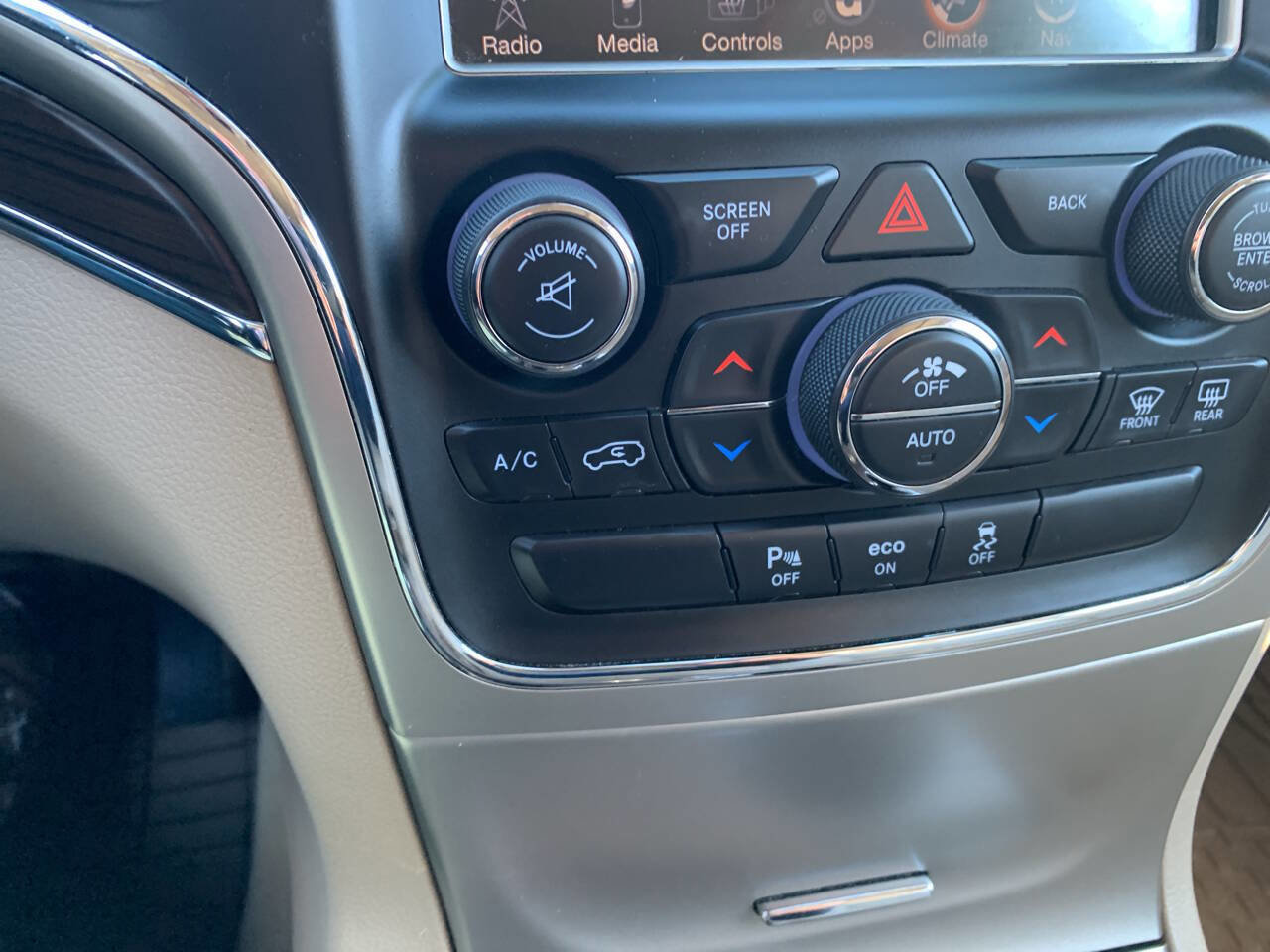 Used 2014 Jeep Grand Cherokee Overland image 21