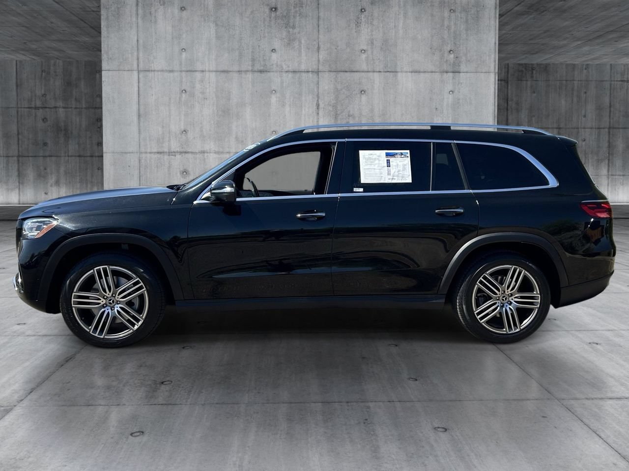 Used 2024 Mercedes-Benz GLS 450 4MATIC image 2