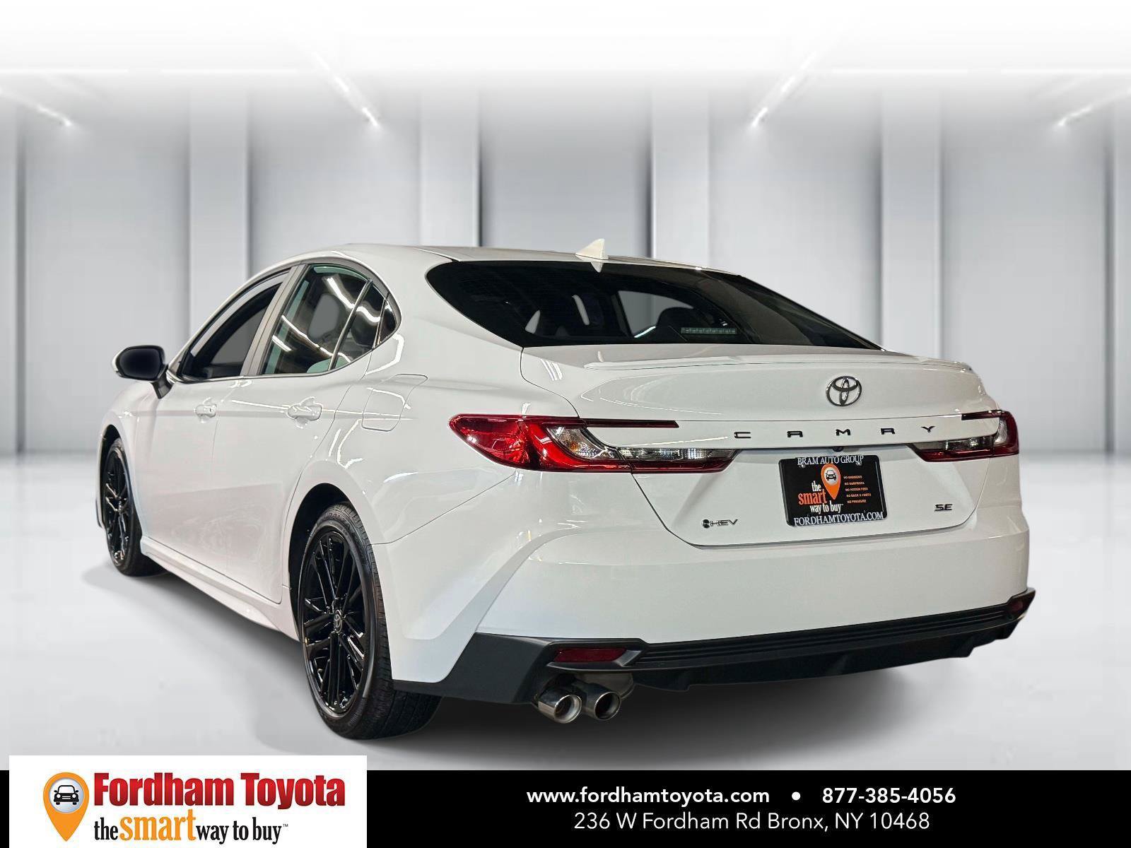 Used 2025 Toyota Camry SE FWD image 5
