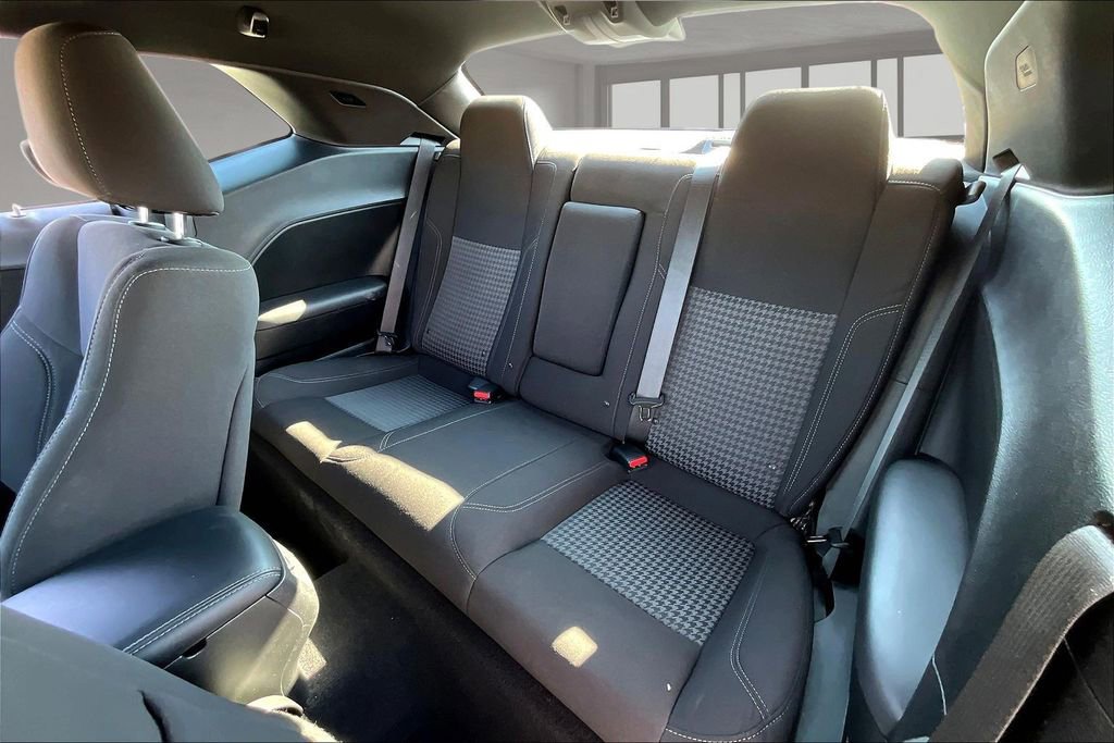 Used 2022 Dodge Challenger SXT w/ Driver Convenience Group RWD image 21