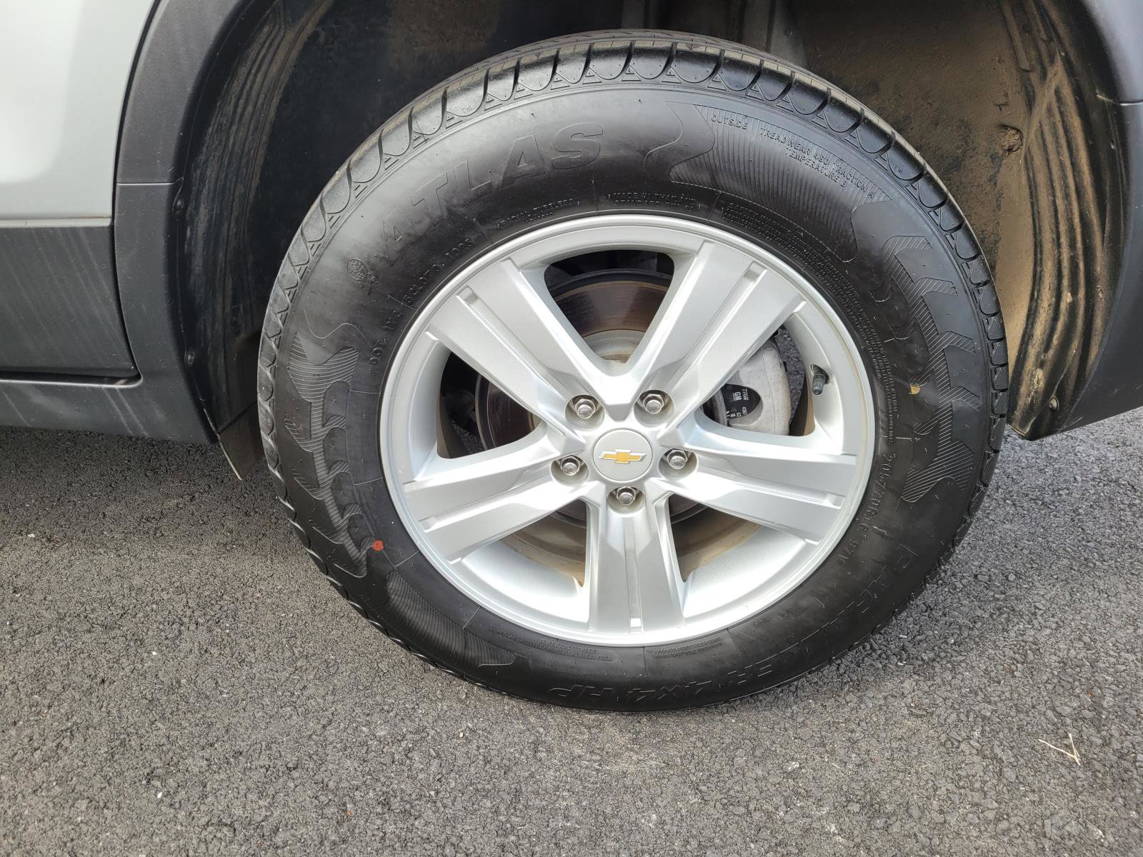 Used 2021 Chevrolet Trax LS w/ Tint and Cruise Package AWD/4WD image 9