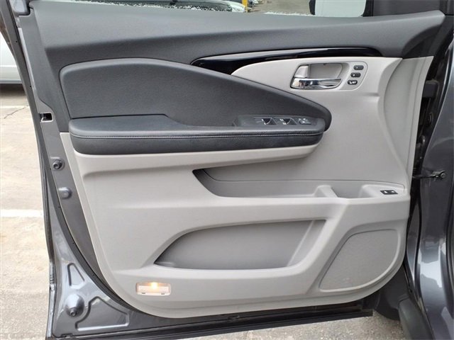 Used 2016 Honda Pilot Touring image 15