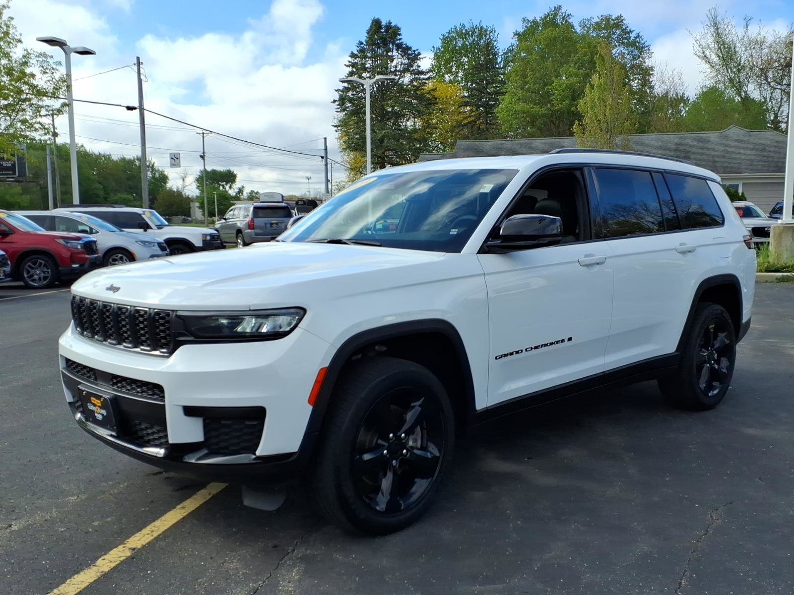 Used 2023 Jeep Grand Cherokee L Laredo AWD/4WD image 3