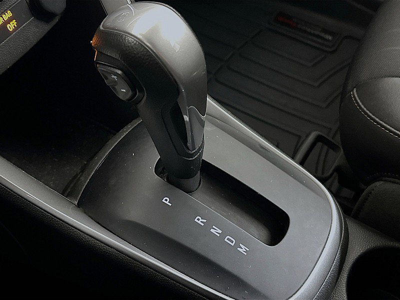 Used 2022 Chevrolet Trax LT w/ Midnight Edition image 17