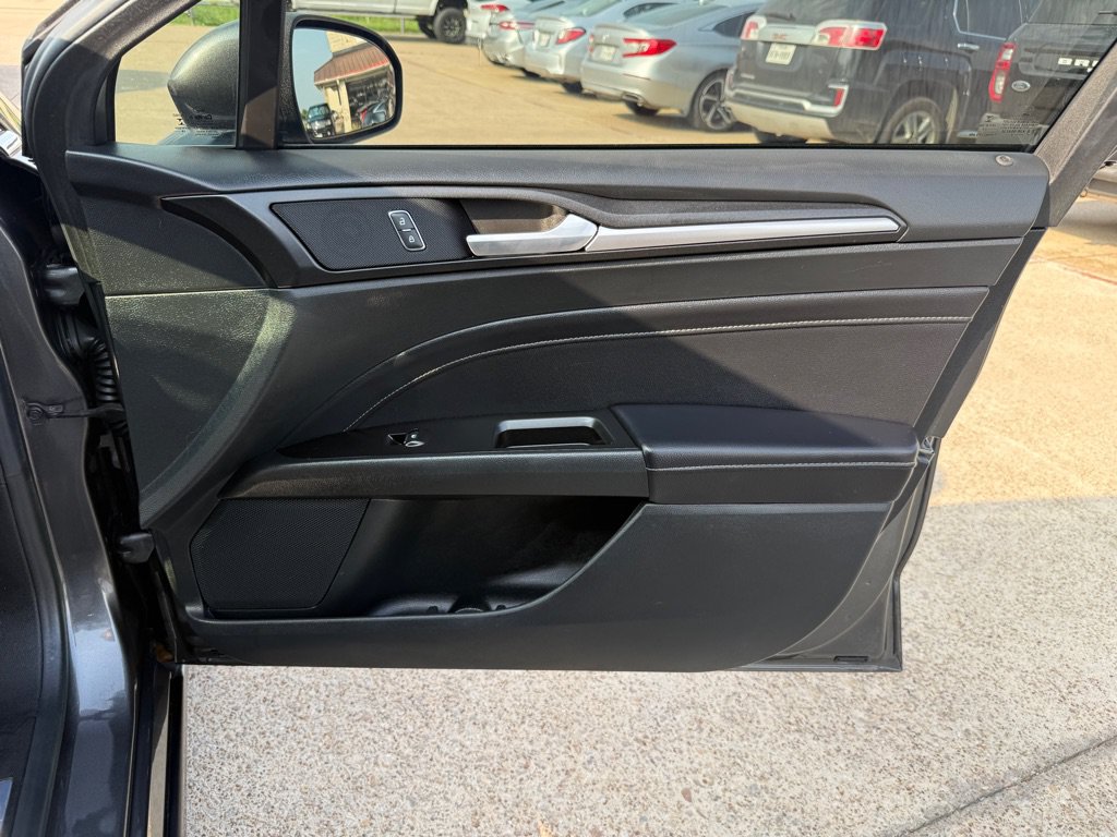 Used 2019 Ford Fusion Titanium FWD image 23