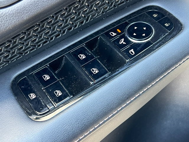 Used 2024 Nissan Ariya AWD image 16