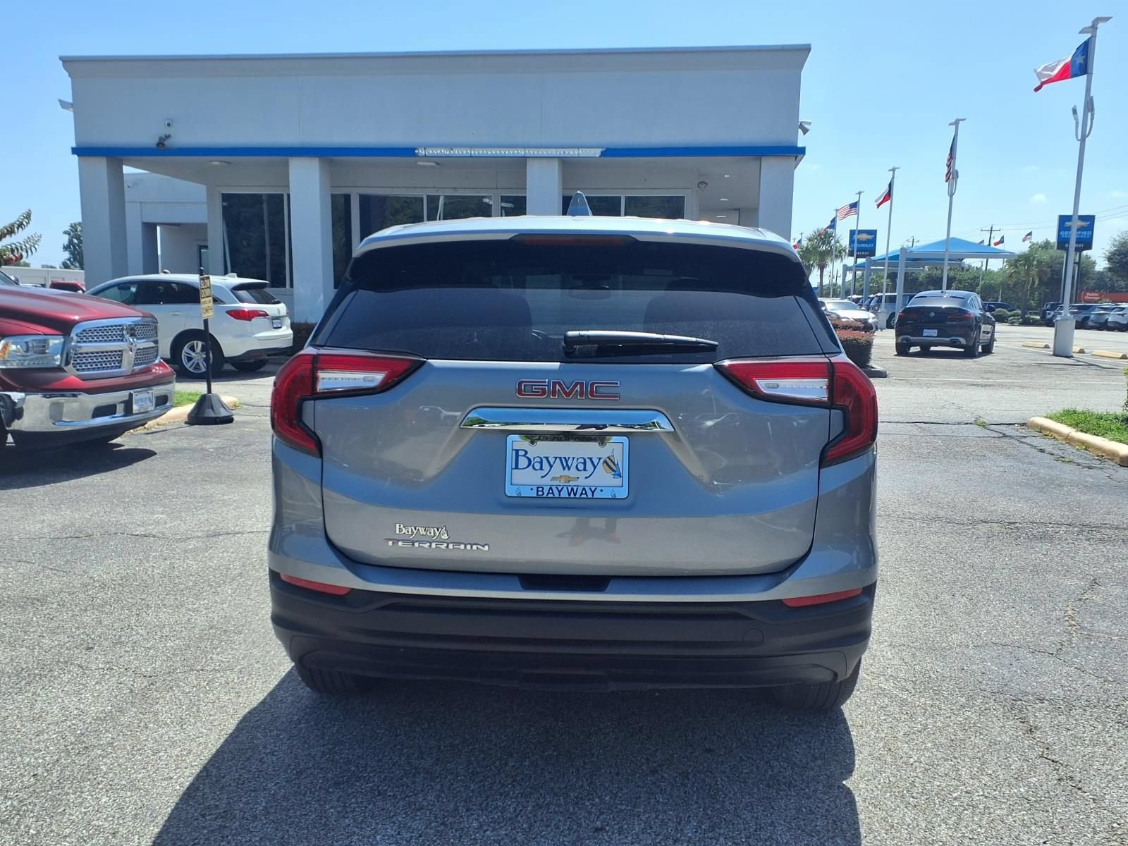 Used 2024 GMC Terrain SLE FWD image 22