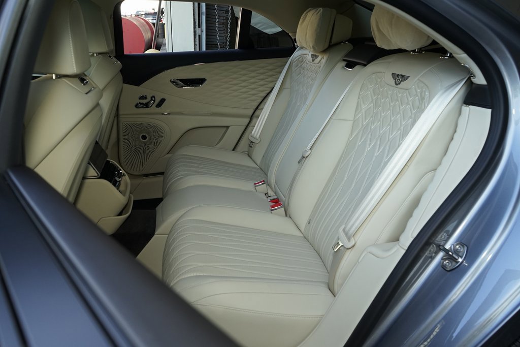 Used 2021 Bentley Flying Spur V8 image 23